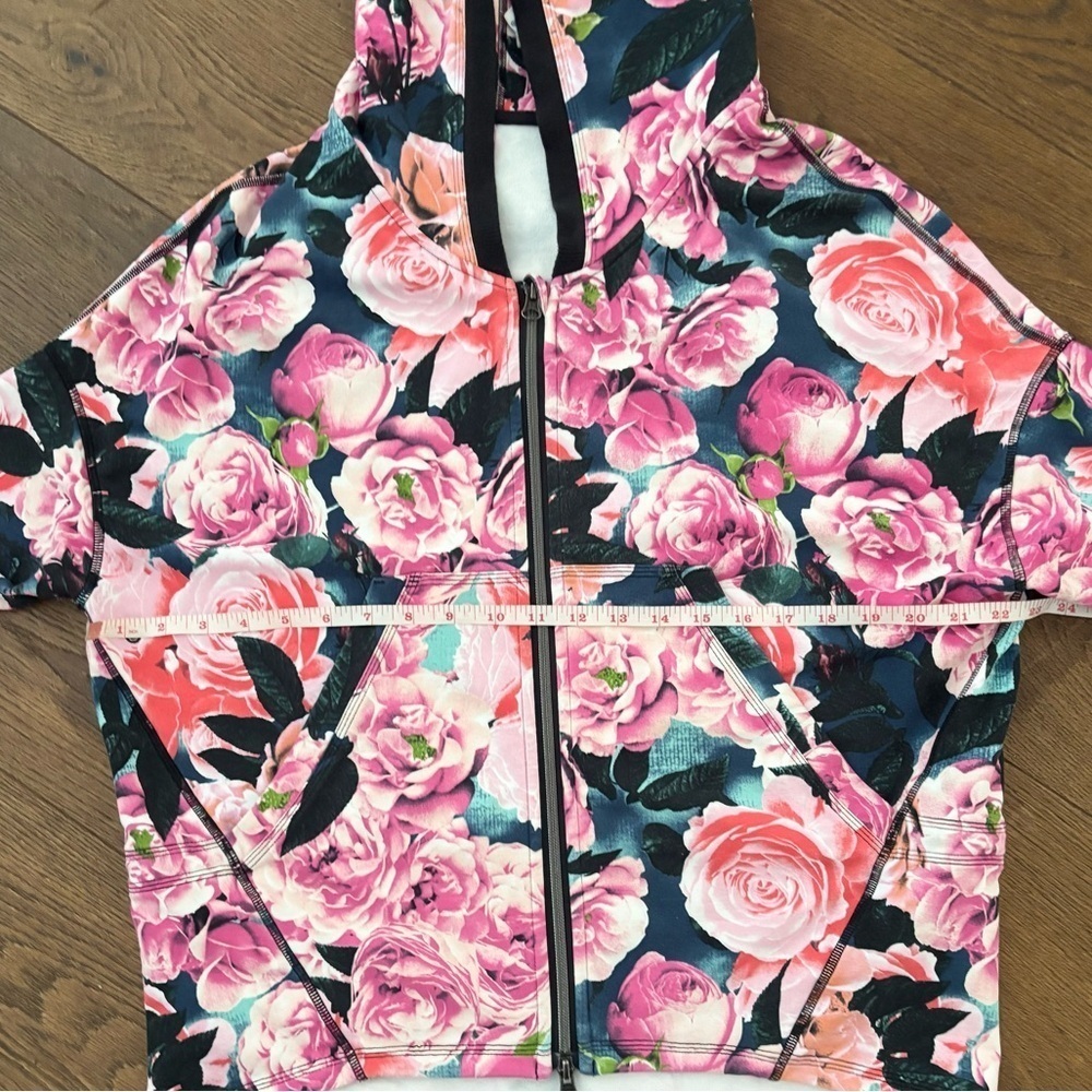 RARE Lululemon Hold Your Om Hoodie Secret Garden Floral - Picture 13 of 15
